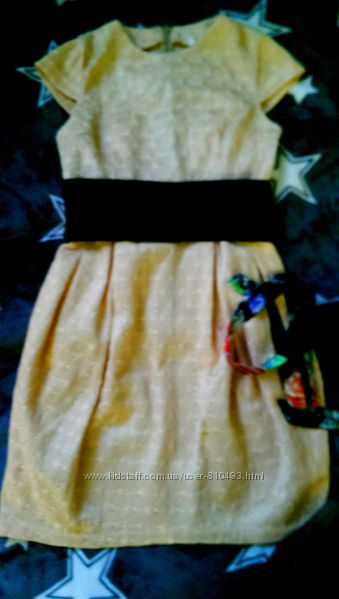 Платье с кружевом бежевое