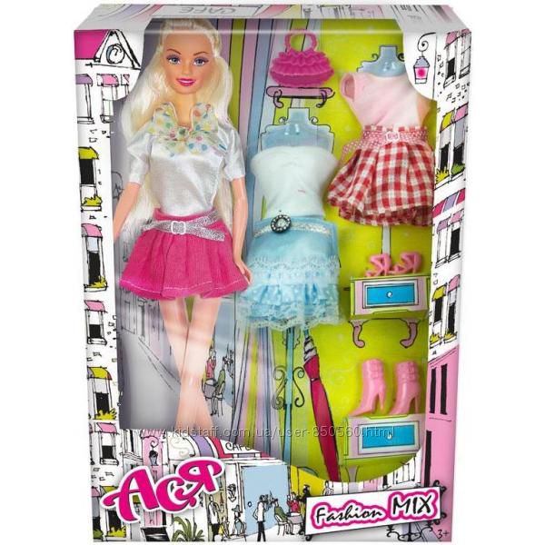 кукла Ася с набором одежды