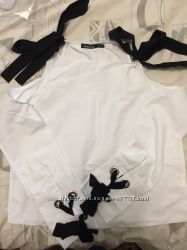 Эффектная блуза с оголенными плечами размер S