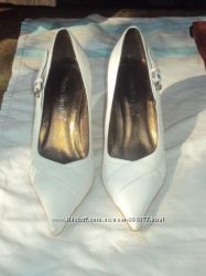 Белые стильные свадебные кожаные туфли 35 размера