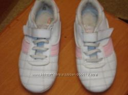 продам девичьи кожанные кроссовки размер 30