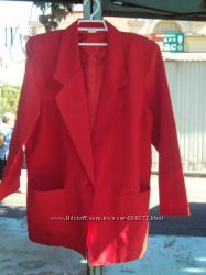 продам женский пиджак красного цвета 