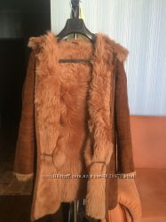 Красивая теплая натуральная дубленка р. XS
