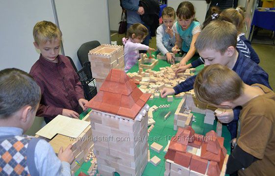Луцкий замок - деревянный конструктор.