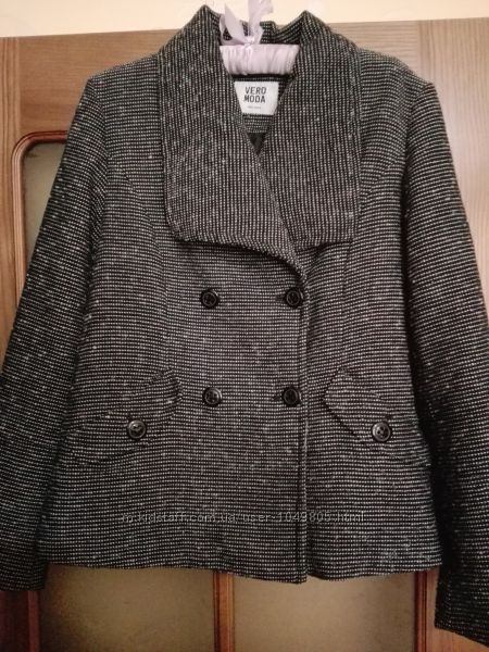 Стильное женское демисезонное пальто