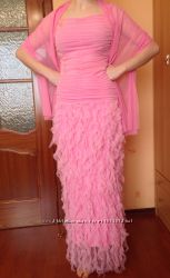 Розовое длинное выпускное платье с приспущенной талией и палантином, бу