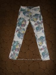 брюки в цветочный принт 44-46