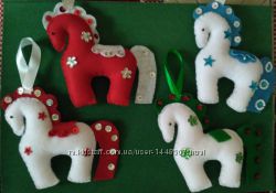 Рождественская игрушка из фетра