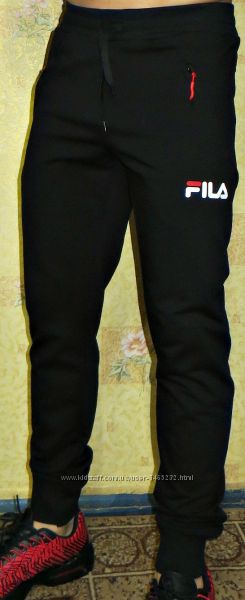 Спортивные летние штаны Fila зауженные на манжете черные.