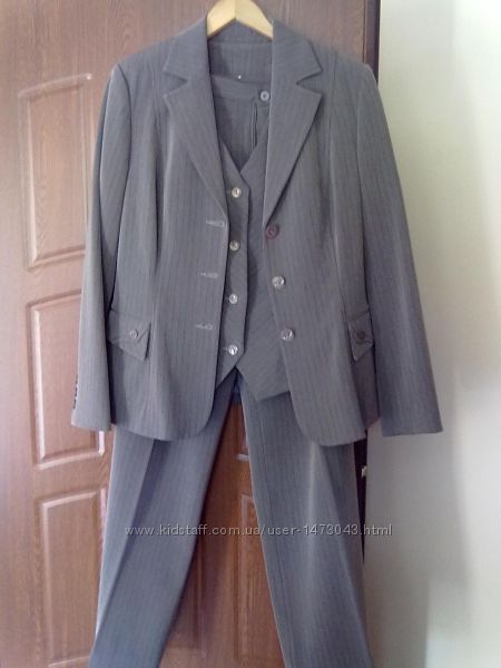 Женский деловой костюм-тройка пиджак, брюки, жилет