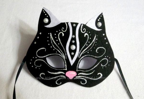 Маска Королевської чорної кішки виготовлена з фетру 