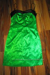 Нарядное зеленое атласное платье, вечерне платье.