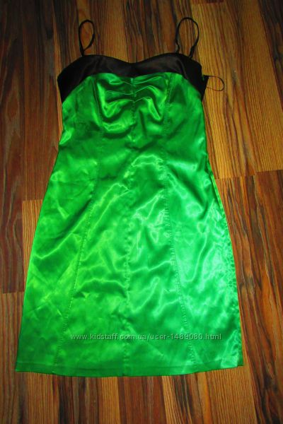 Нарядное зеленое атласное платье, вечерне платье.