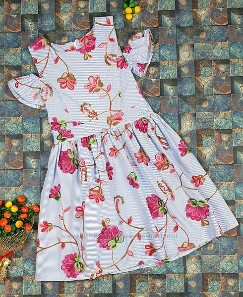 Платье с вышитыми цветами для девочки