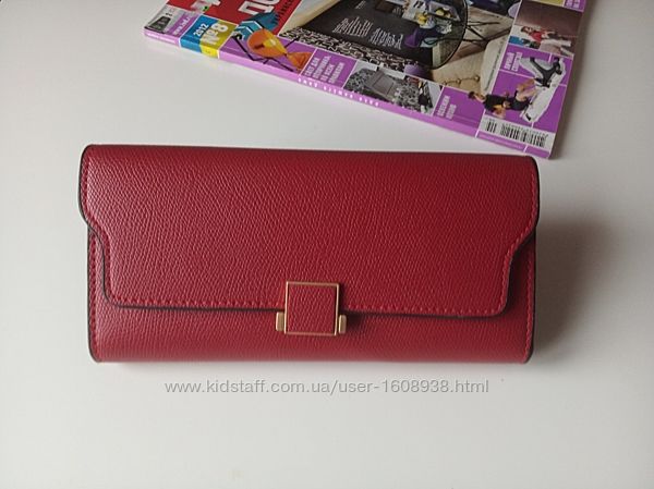 Красный женский кошелек с пряжкой