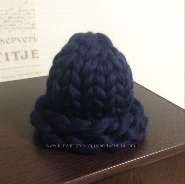 Темно-синяя шапка из шерсти мериноса хельсинки