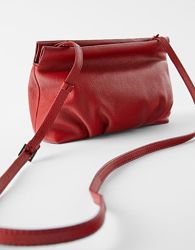 Кожаная сумочка клатч  со   сборками на  молнии  Zara Зара  Оригинал