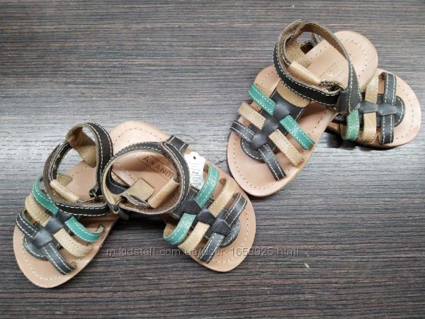 Новые кожанные босоножки сандалии 21-23 размера