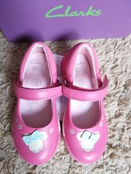 Детские туфли Закрытые босоножки Clarks, размер 24