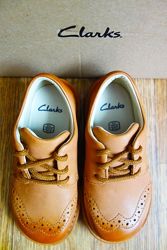 Детские туфли Clarks Р. 25, 5 Натуральная кожа внутри и снаружи.
